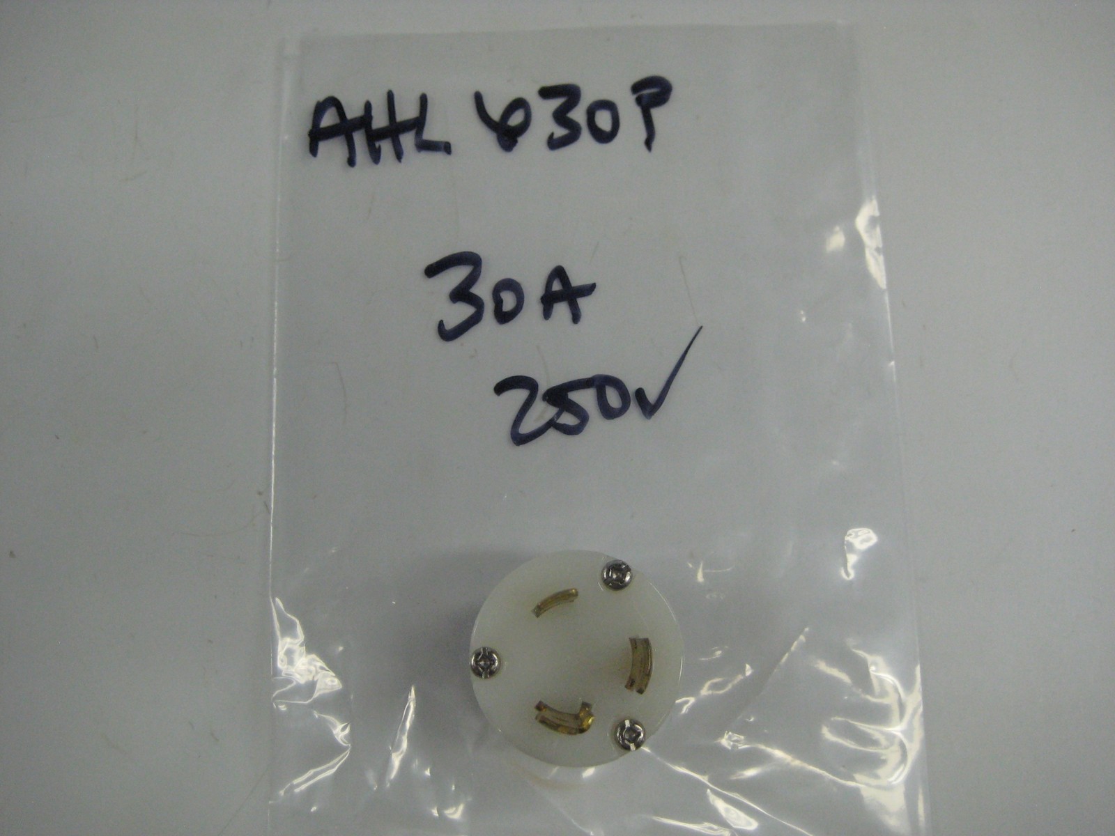 EATON ARROW AHL630P LOCKING PLUG 30A (AS PICTURED) NSNP
