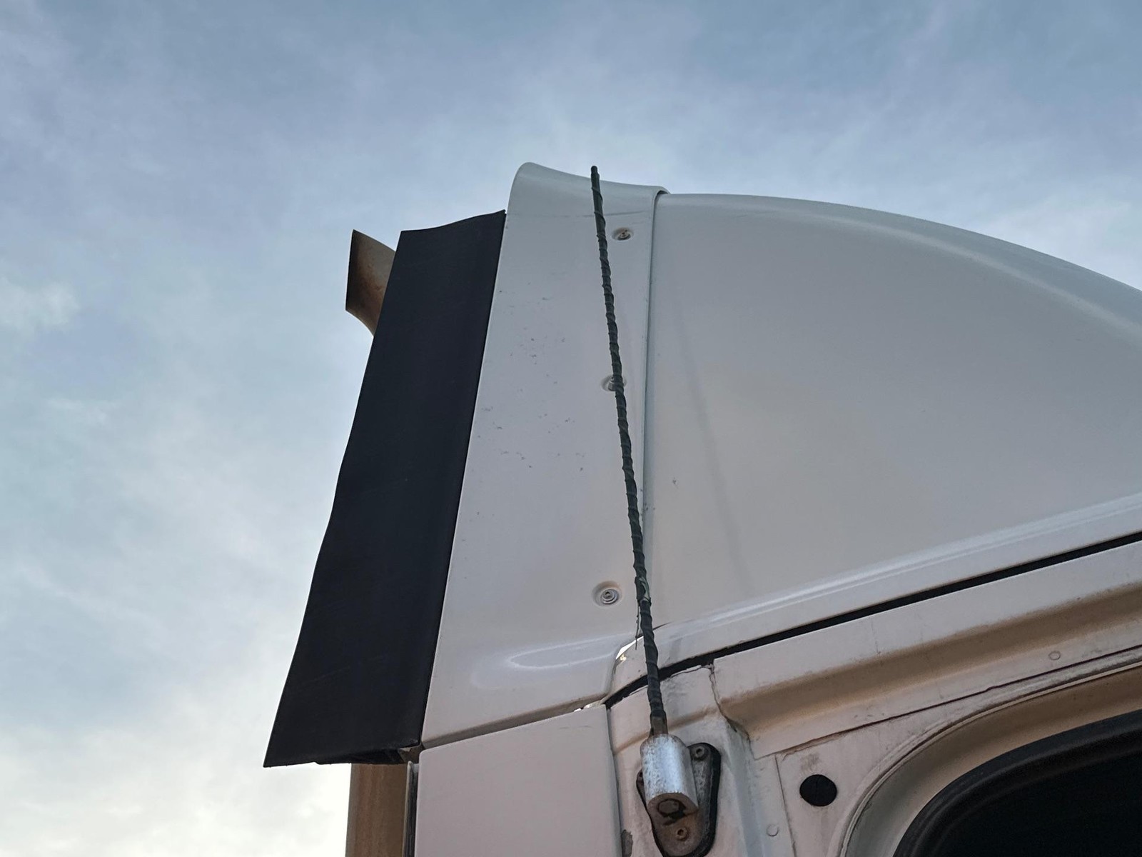 2008-2026 Freightliner CASCADIA WHITE Right UPPER Side Fairing/Cab Extender Used
