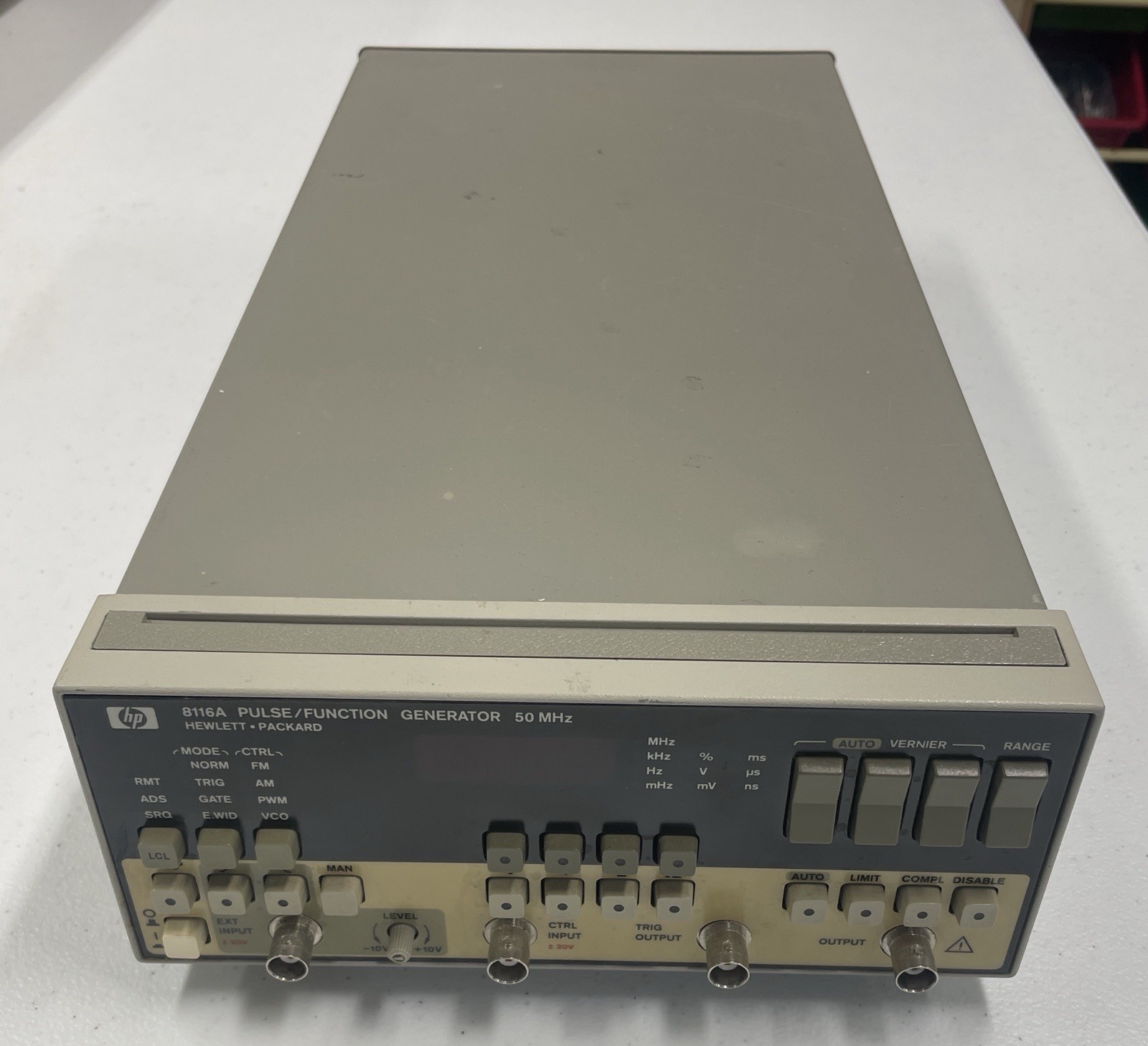 HP 8116A Pulse Function Generator 50MHz Good Working Condition