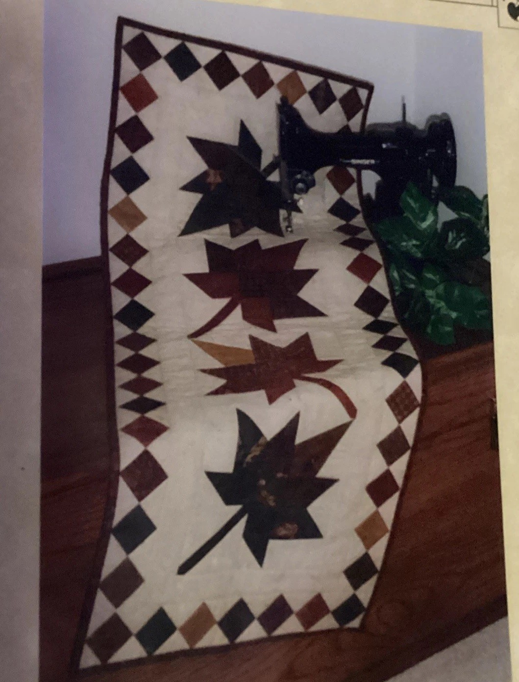 STITCHIN' FRIENDS QUILT PATTERN - AUTUMN ELEGANCE #995- 15” x 37”