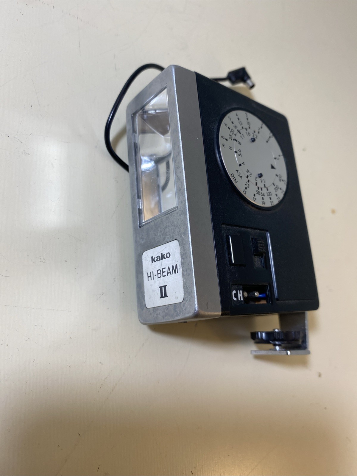 Kako Hi-Beam II 35MM Rechargeable Flash Unit Shoe Mount Camera Black
