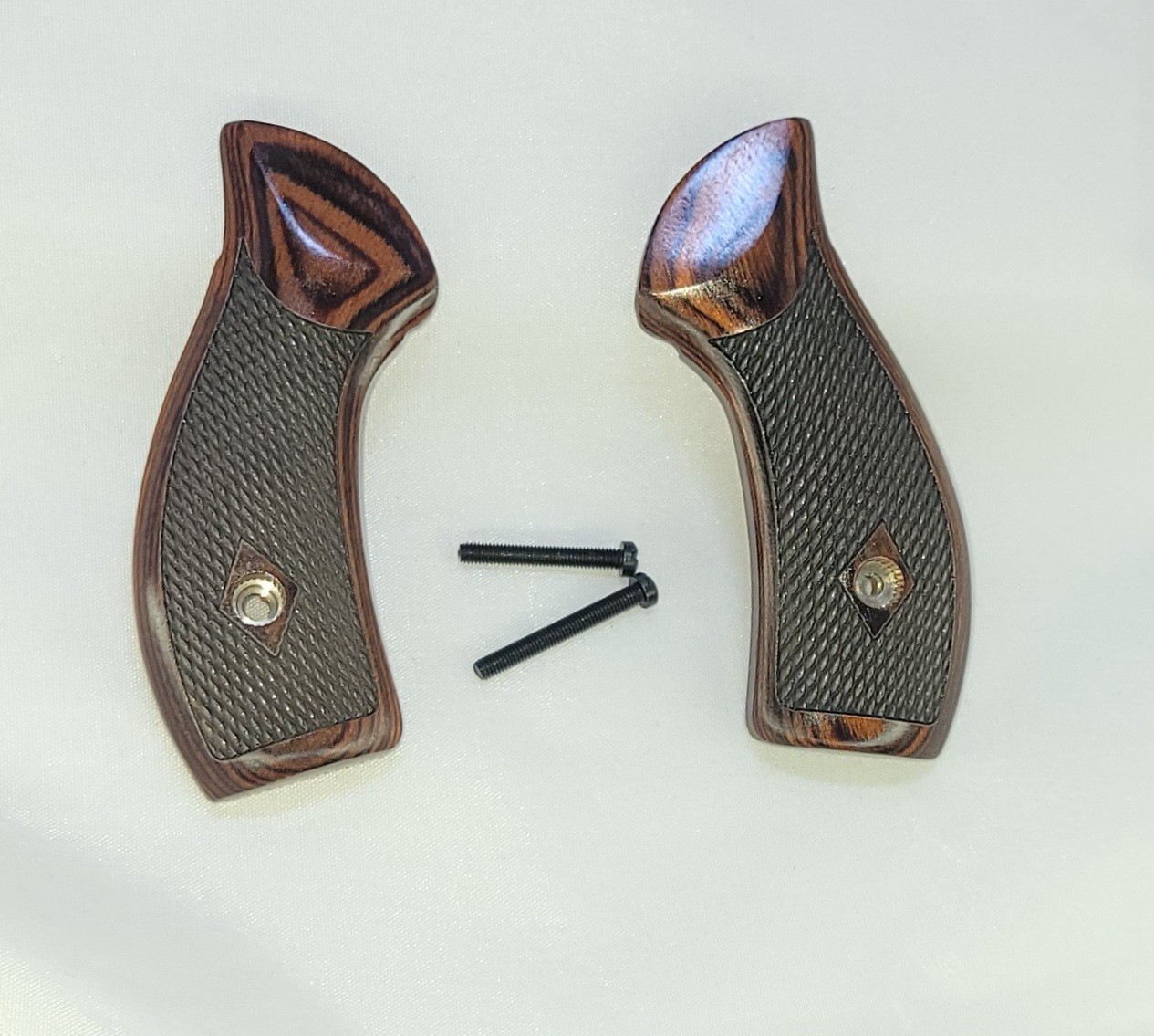 The Rosewood Heritage Roscoe grips for the Heritage Roscoe 38 special +P