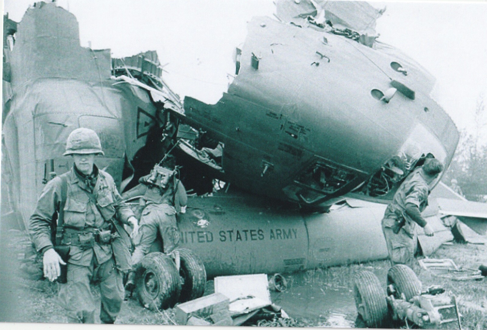 Vietnam  War  Photos --   CH-47 Chinook - Crash Site