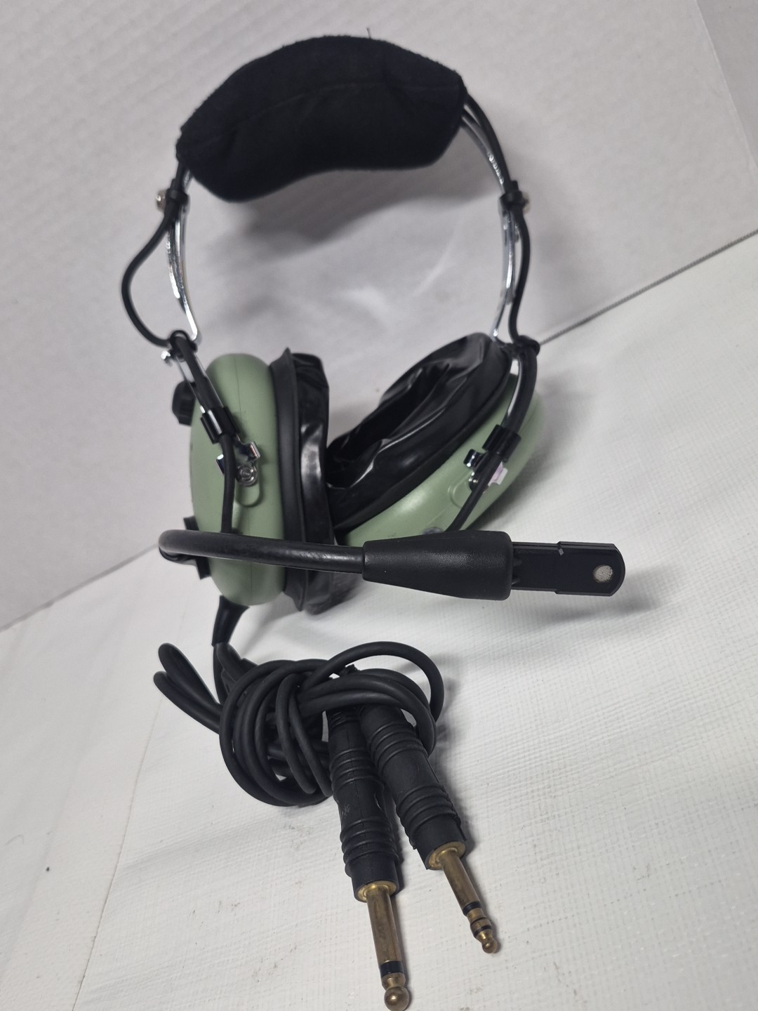 David Clark H10-13.4 Aviation Headset  Microphone Dual GA Plugs Over Headphones
