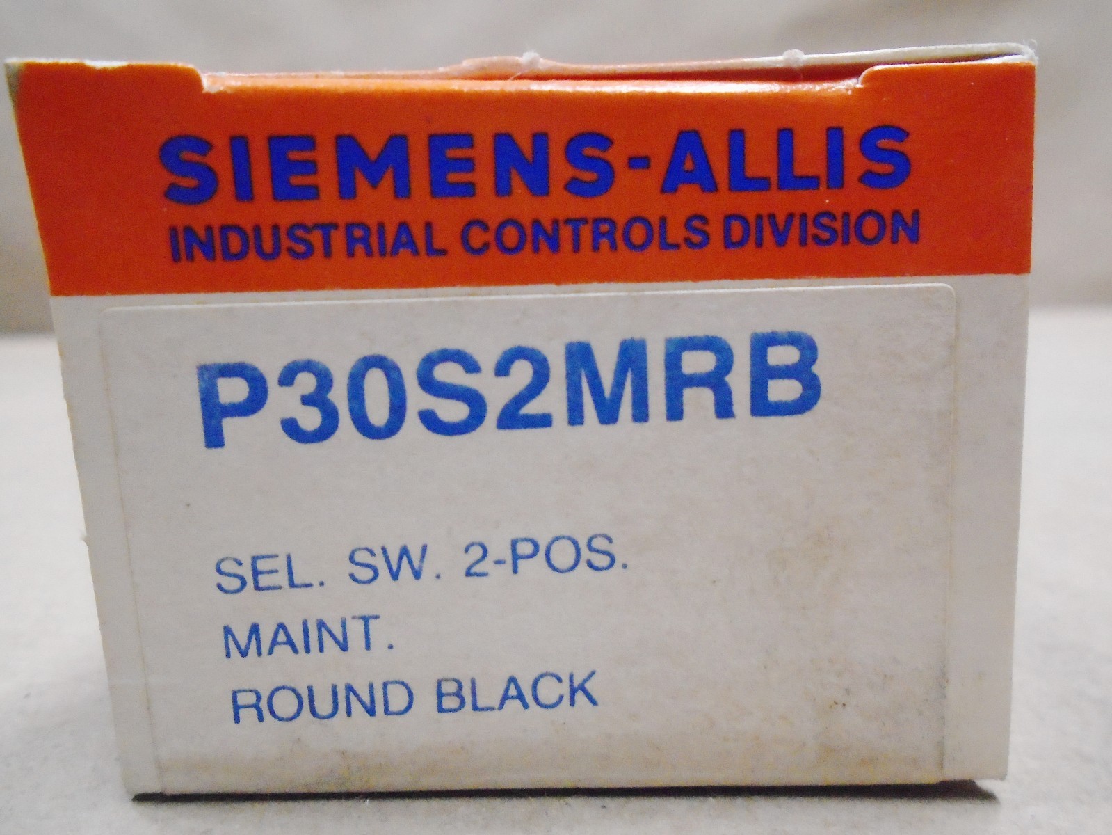 NEW Siemens-Allis P30S2MRB 2-Position Selector Switch Maintained Round Black