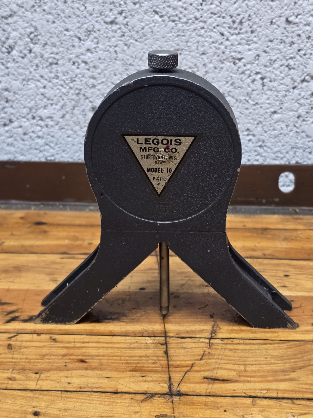 Legois Mfg. Miracle Point Indicator Protractor Magnetic Base Model 10 With Case