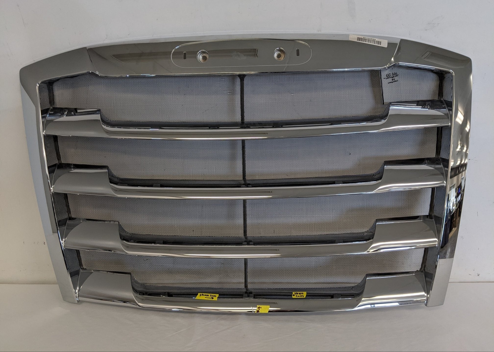 **Broken Bracket** Freightliner Cascadia P4 Chrome Grille - P/N A17-20832-016