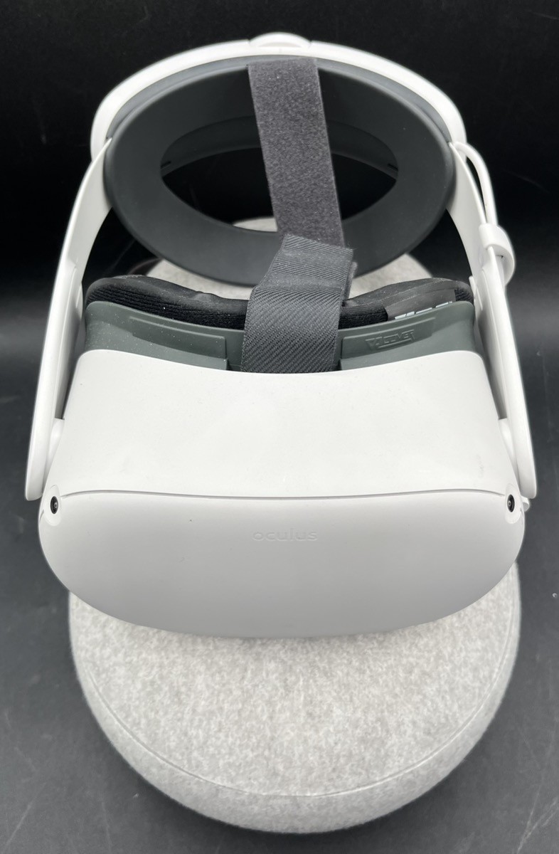 META QUEST 2 128GB VR HEADSET W/ CONTROLLERS & CASE (MVP036014)