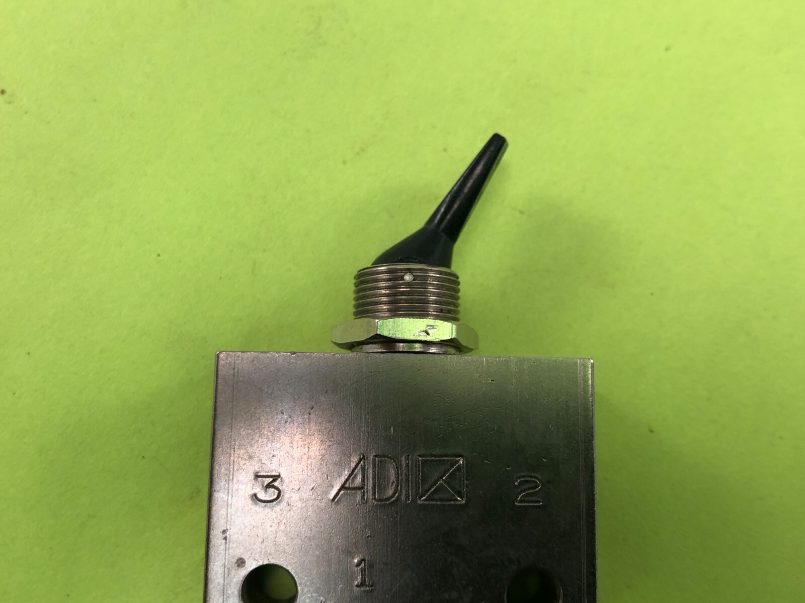 Norgren/Pneumadyne CO40501 Valves: 1/8"npt fully Ported 3-way NC 0405 01 JF