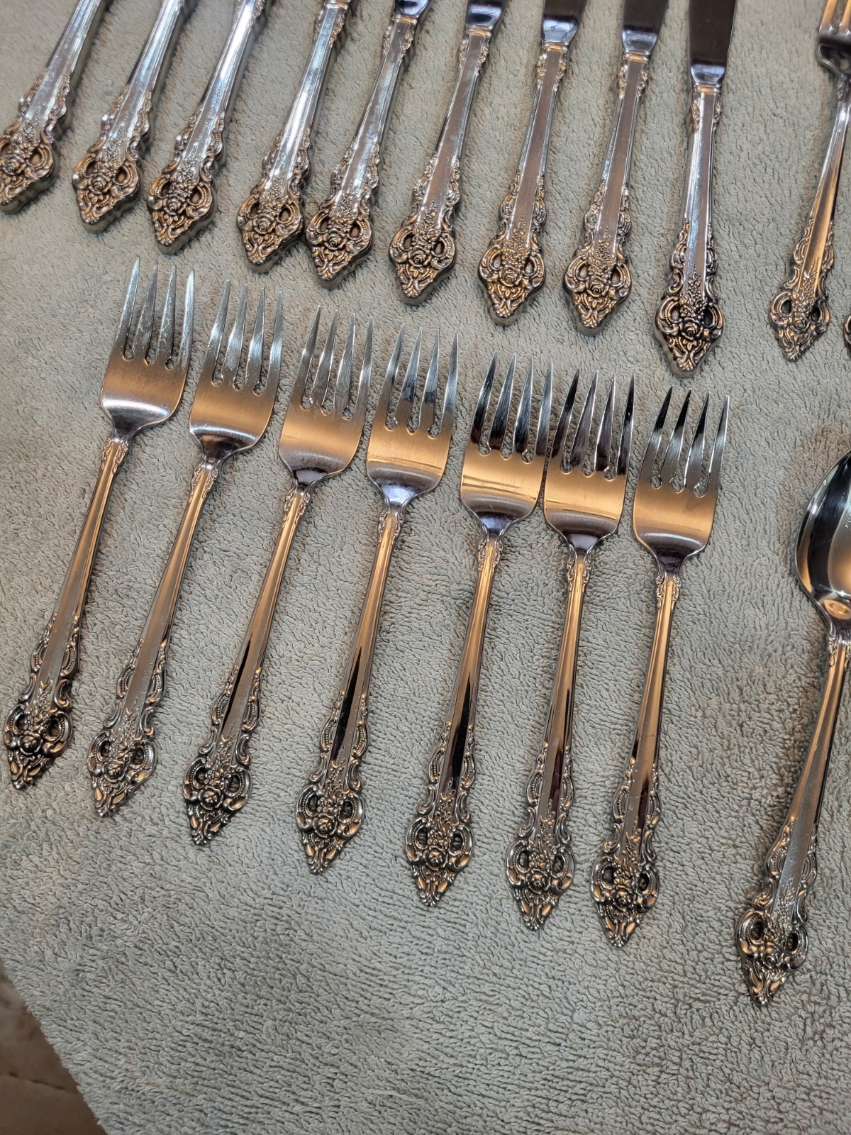 Community Oneida Artistry Stainless Flatware 36 Pieces