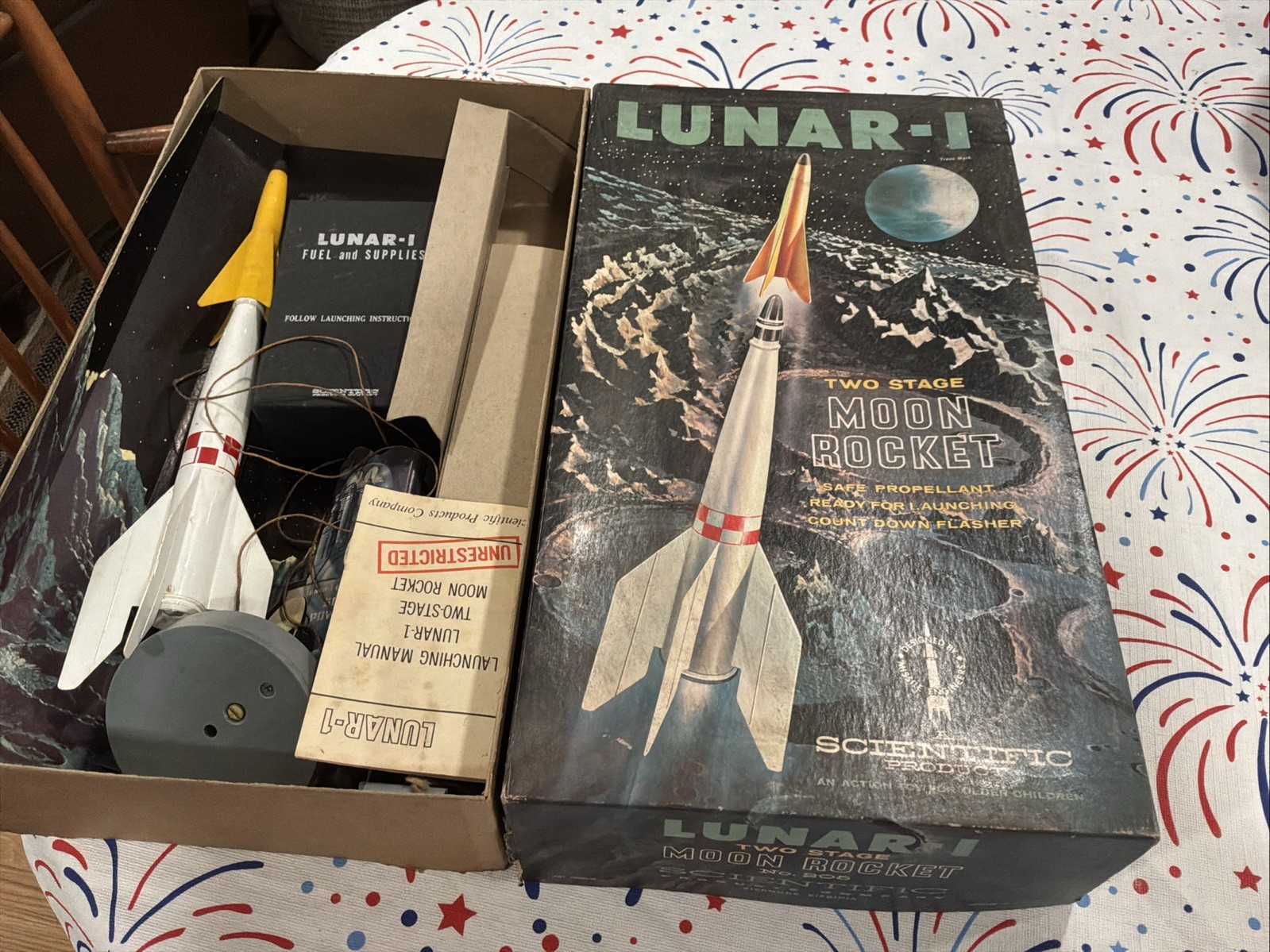 VINTAGE SCIENTIFIC LUNAR-1 TWO STAGE MOON ROCKET KIT COMPLETE. LOOK!!