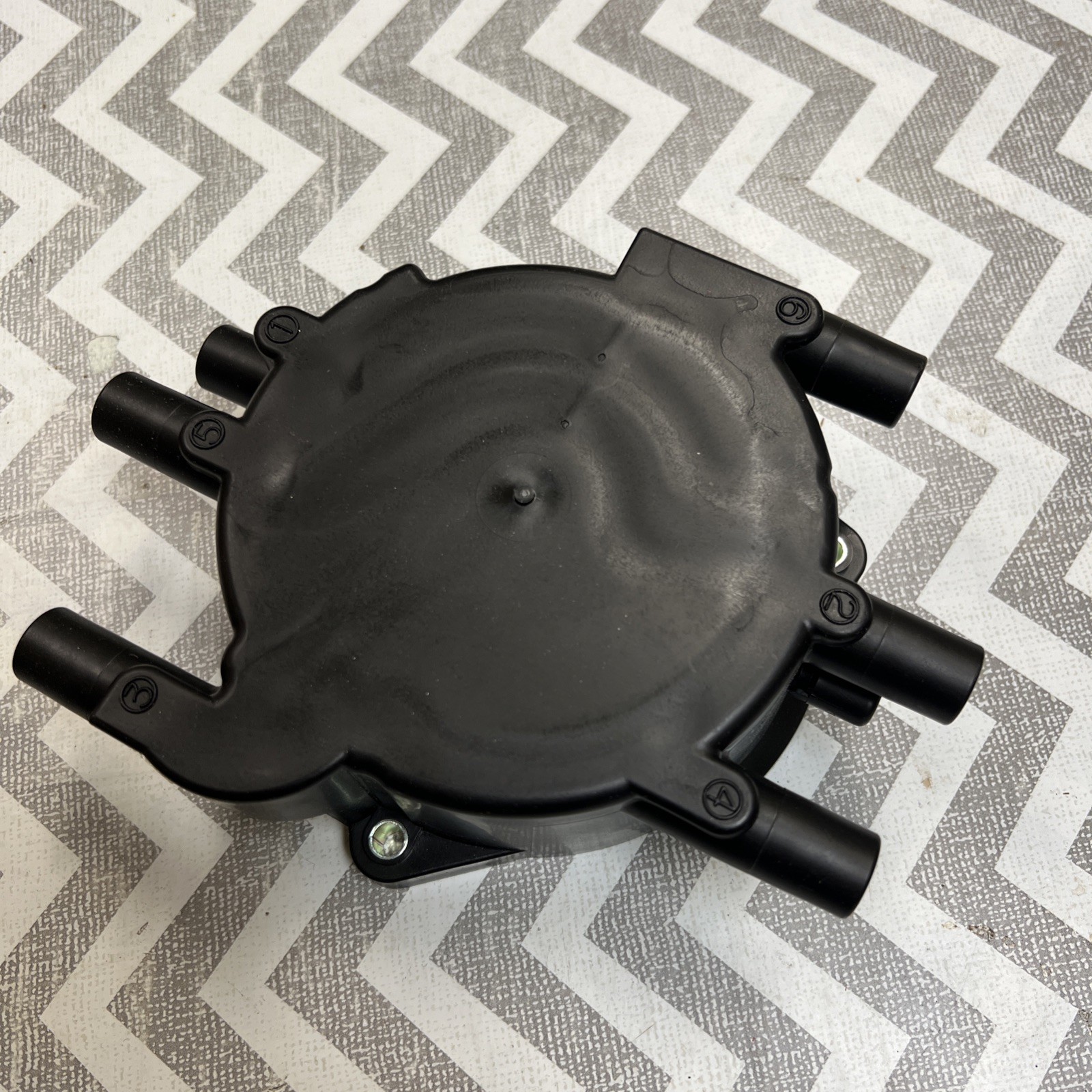 Standard Intermotor JH253 Distributor Cap! Free Shipping!