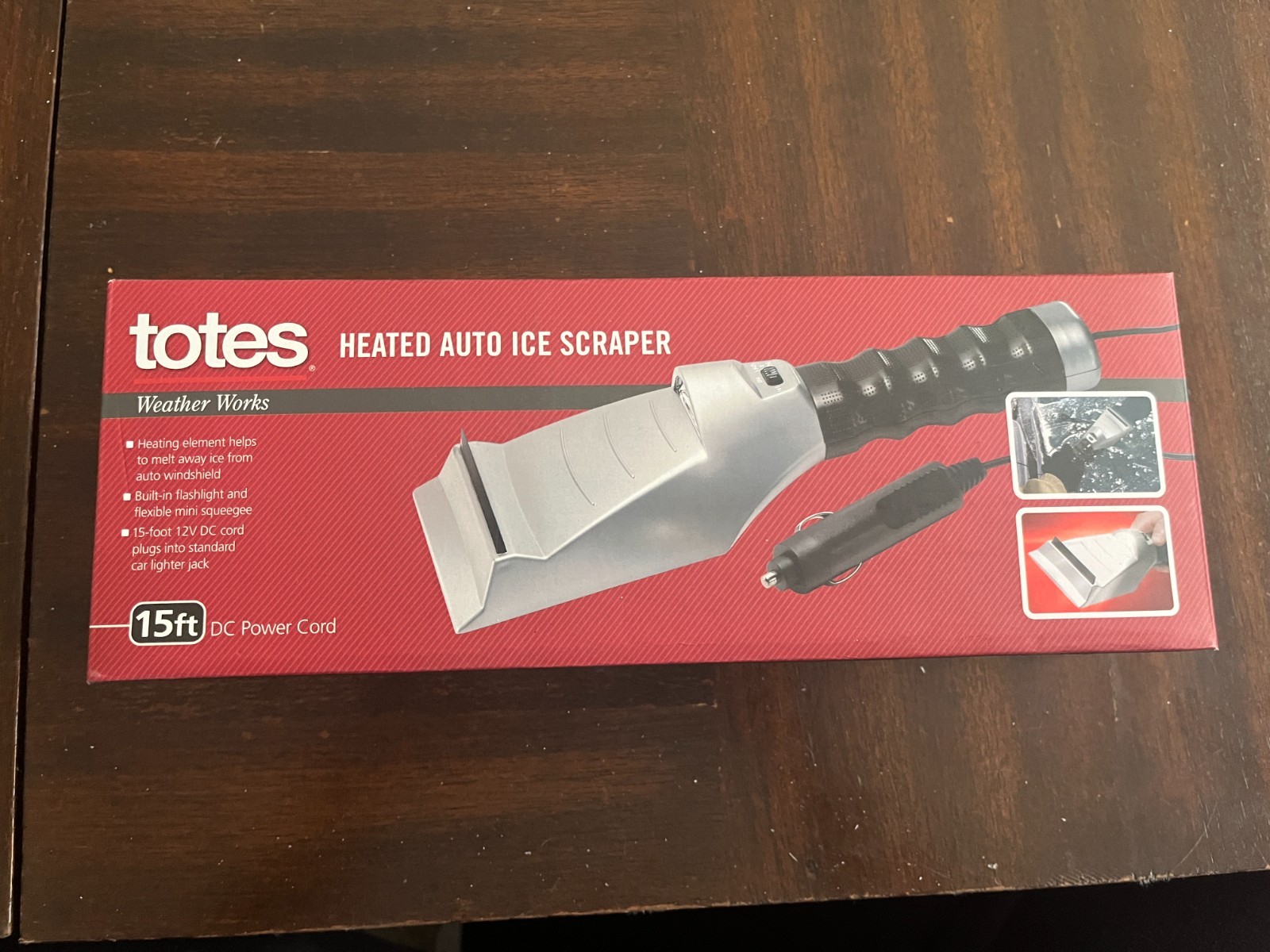 TOTES HEATED AUTO CAR ICE SCRAPER WITH BUILT IN FLASHLIGHT,12V (NEW)