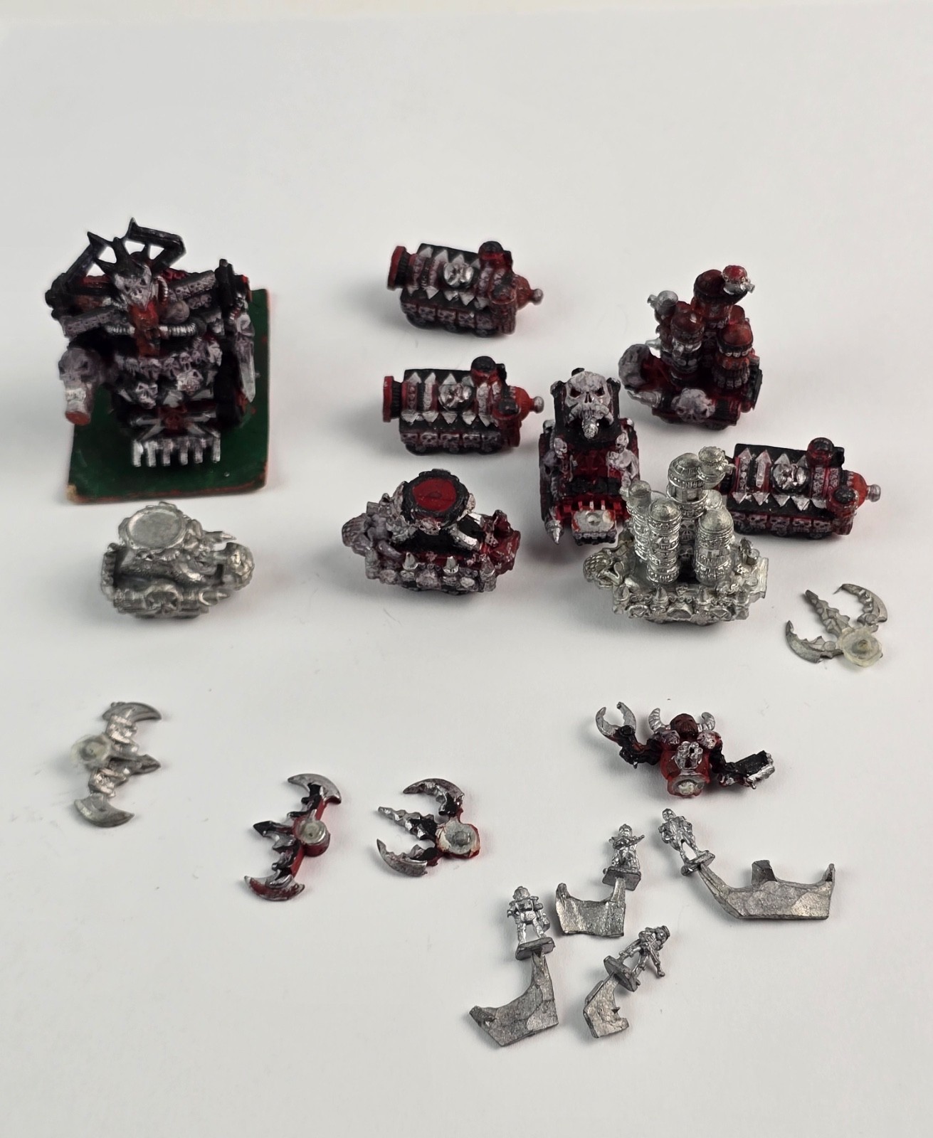Warhammer Epic 40k - Khorne Lord of Battle & Tower of Skulls metal Painted lot