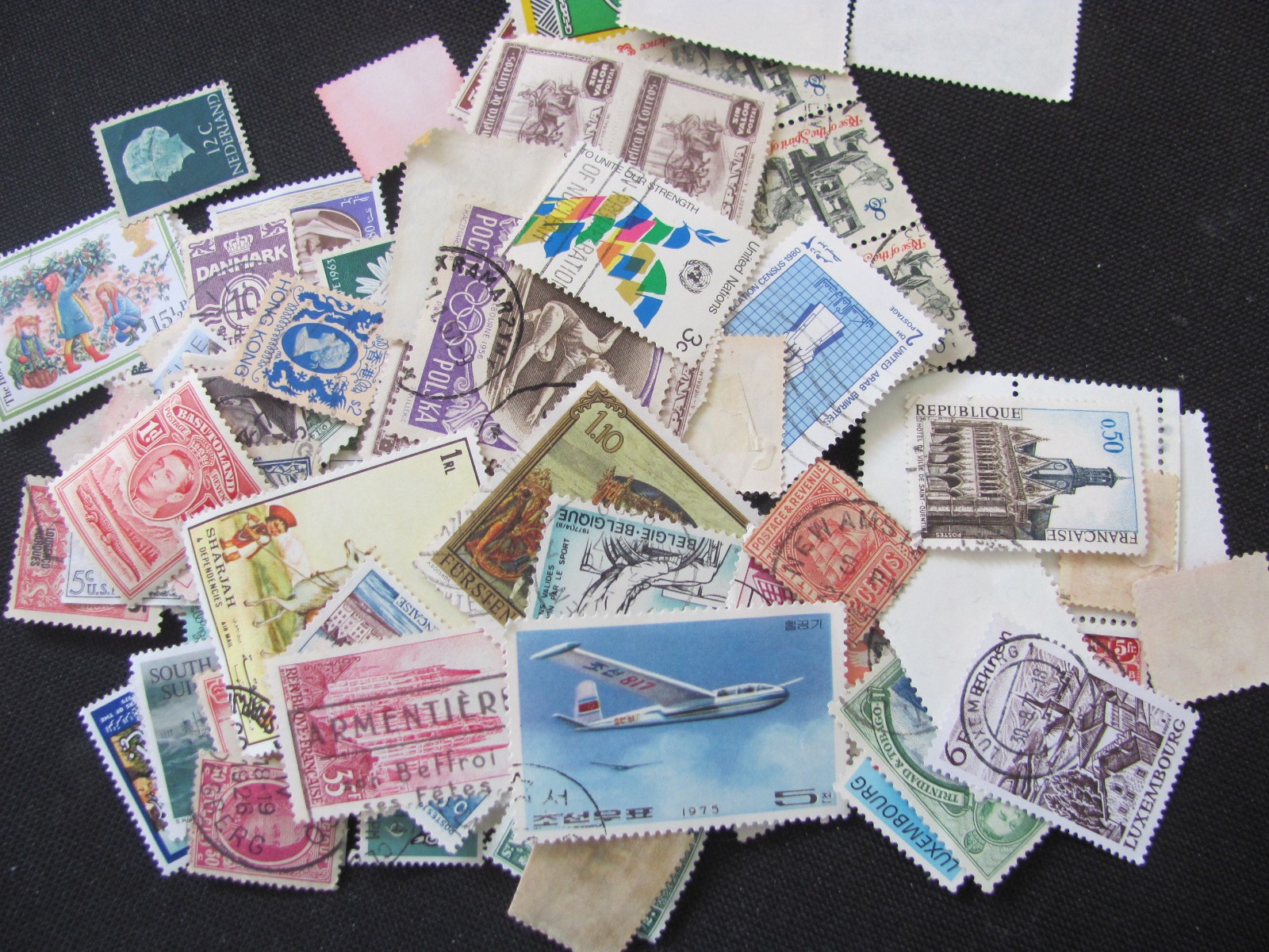 1000 + WORLD STAMPS OFF PAPER MANY AREAS MANY ERAS OFF PAPER