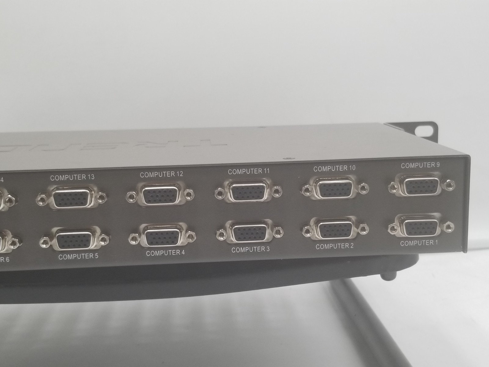 TRENDnet (TK-1603R) 16-Ports Rack-Mountable KVM / USB switch