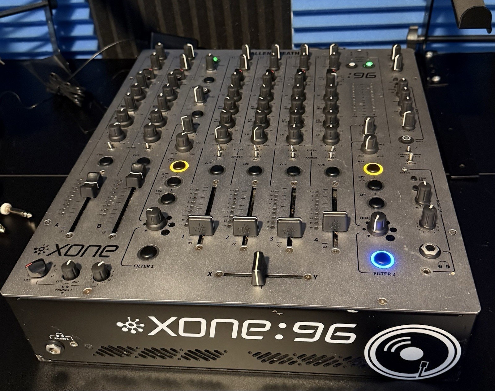 Allen & Heath XONE:96 6 Channel Analog mixer with original dust cover