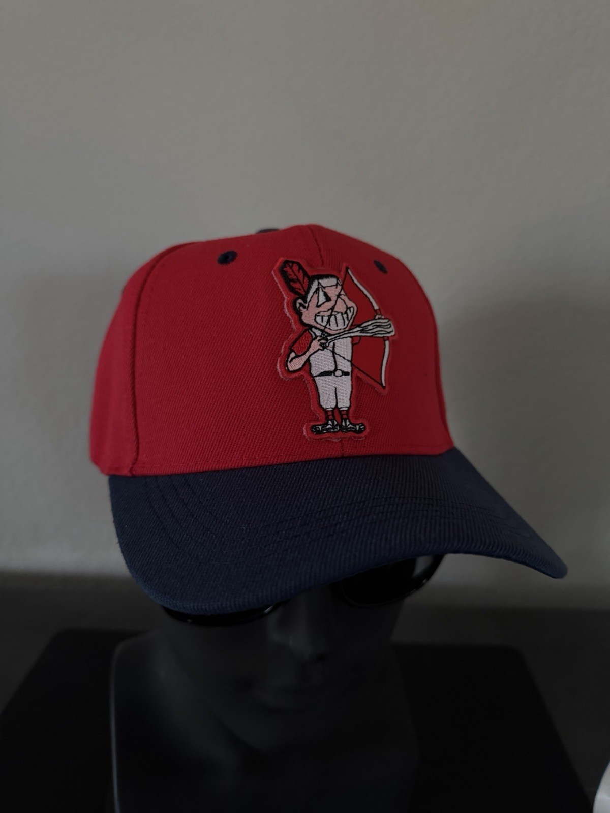 RETRO CHIEF WAHOO ALTERNATE LOGO CURVED BILL ADULT SIZE ADJUSTABLE STRAP HAT NEW