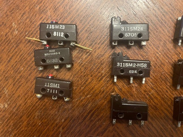 Lot of (12) Honeywell Microswitch Microswitches