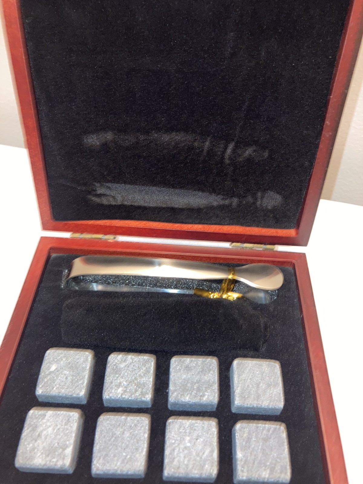 Quiseen Gift Set of 8 Whiskey Chilling Stones & Stainless Tongs in Wood Box