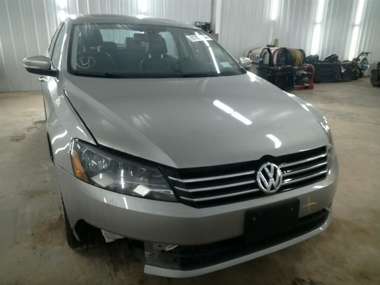 PASSAT 2014 Fuse Box Cabin 104805513