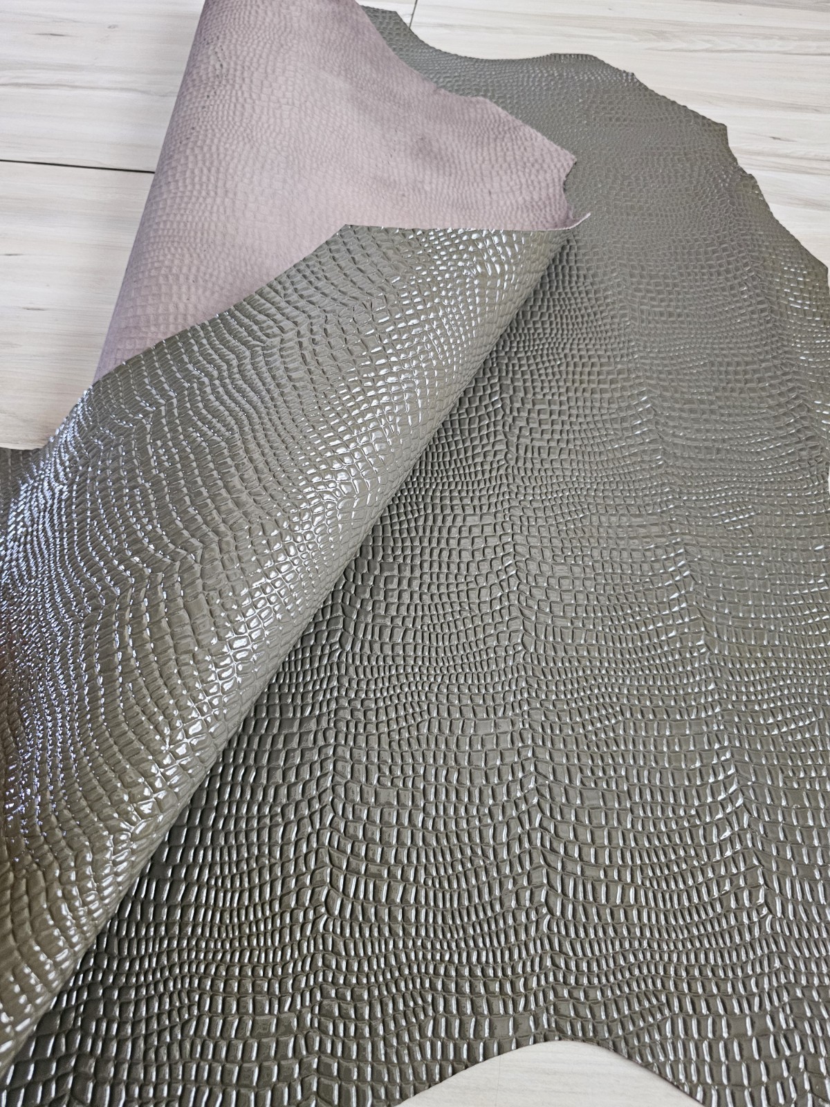 BEIGE ALLIGATOR CROCODILE SHEEPSKIN LAMBSKIN LEATHER FULL HIDE PANEL,SHEET,12x12