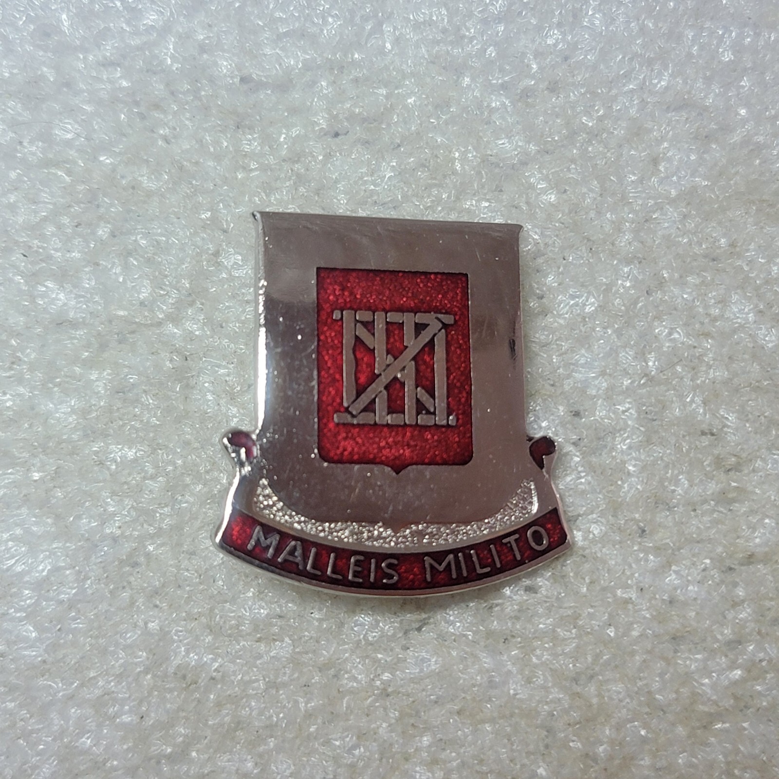 VTG US Army 62nd Engineer Battalion Insignia Pin Malleis Milito DI DUI Crest G23