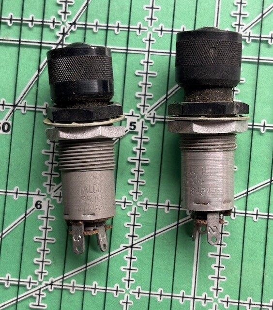 Dialco Cockpit Lamp Indicator Light 44A18454-2 Red Open Box 2 lights