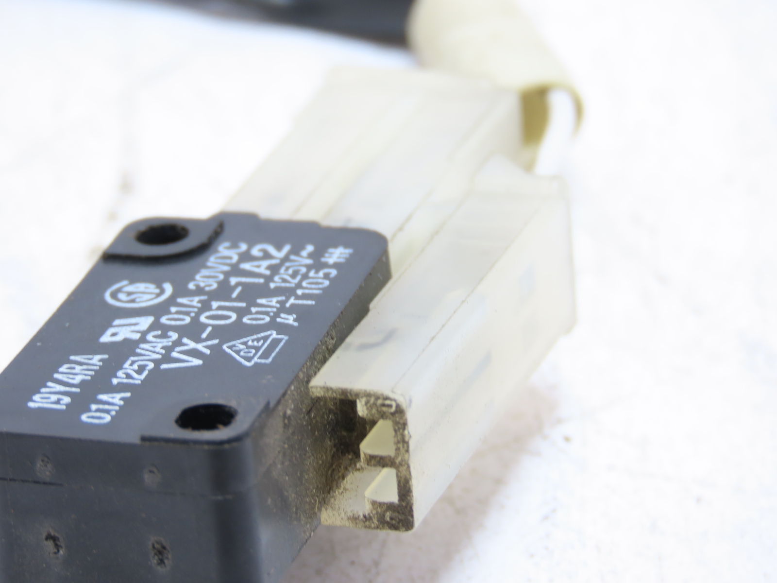 Omron VX-01-1A2 Miniature Basic Micro Switch VX011A2 SPDT-NO/NC Pin Plunger