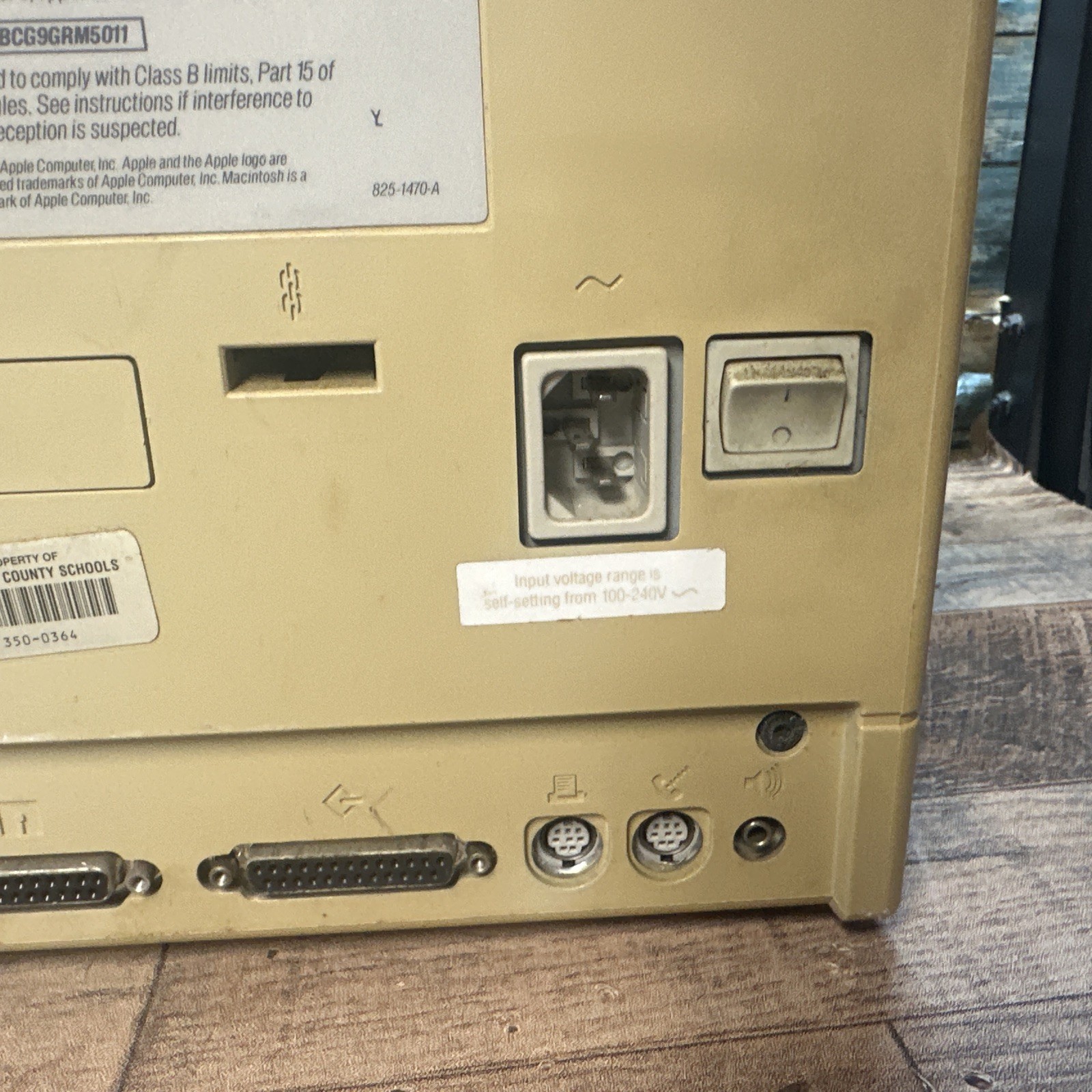 Vintage Apple Macintosh SE Model M5011 Computer - Powers & Boots, As Is