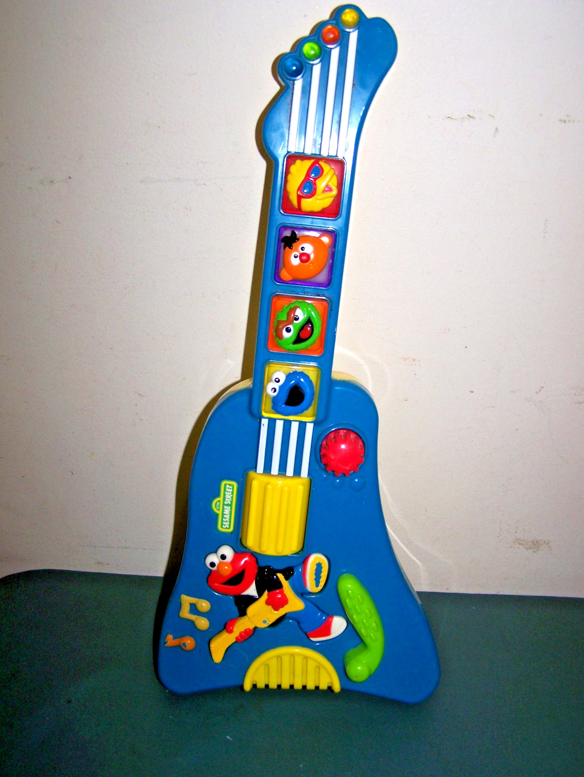 VINTAGE  1998 TYCO SESAME STREET ELMO'S ROCK & ROLL GUITAR MUSICAL INSTRUMENT