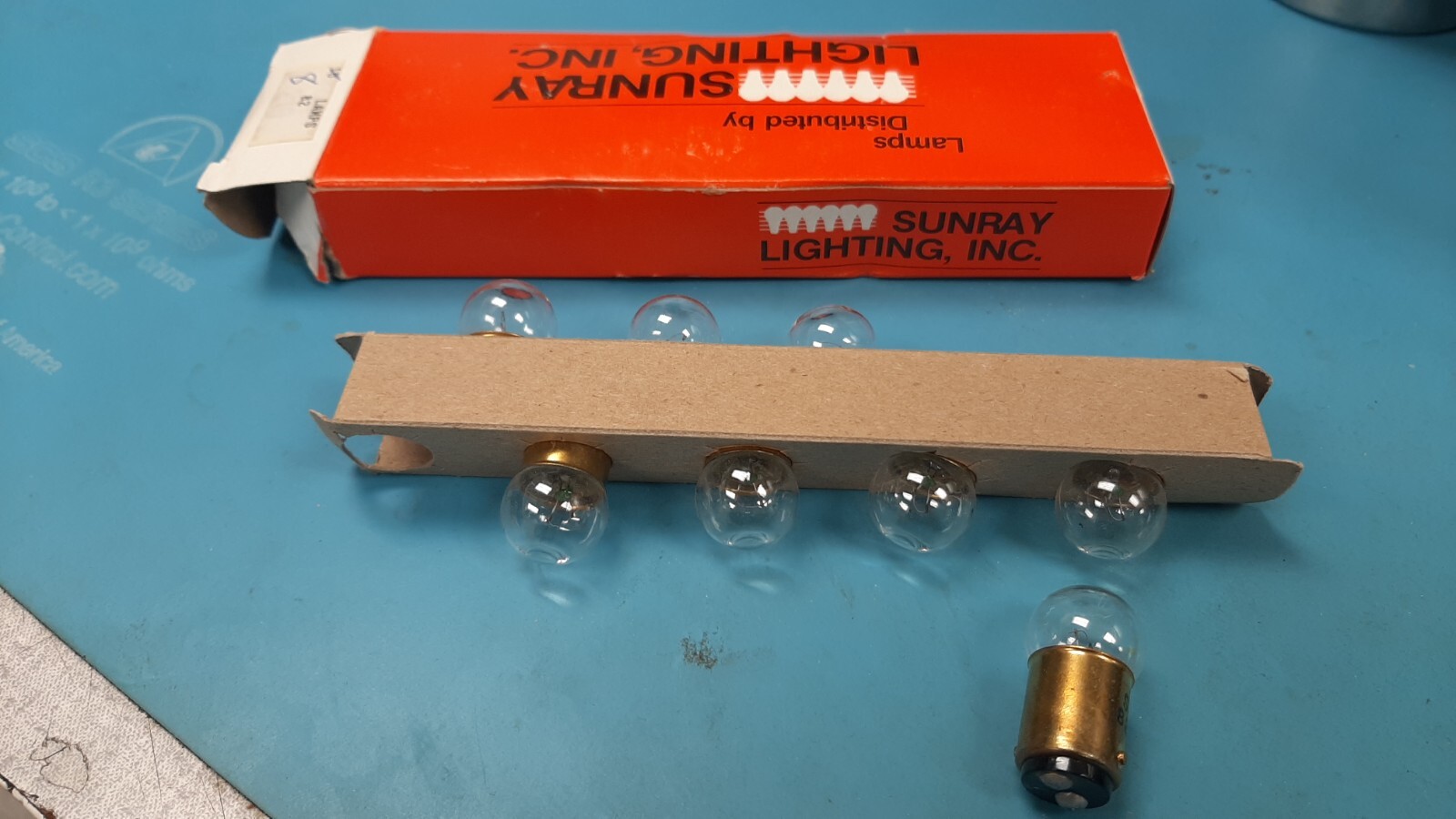( 8 PCS ) S82 SUNRAY LIGHTING INC. LAMP