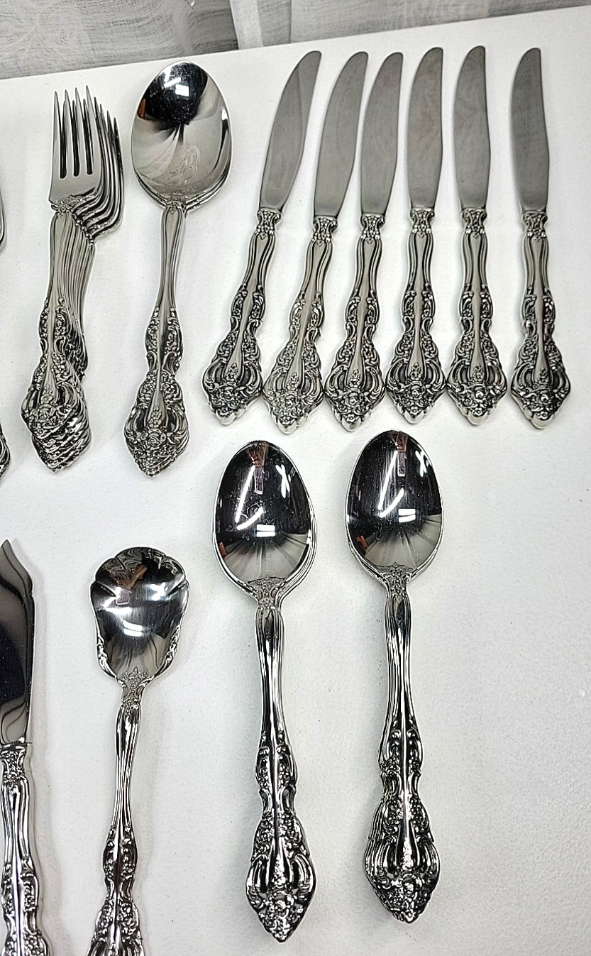 ONEIDA Heirloom Cube Michelangelo Stainless Flatware 60 +Pieces Service for 12