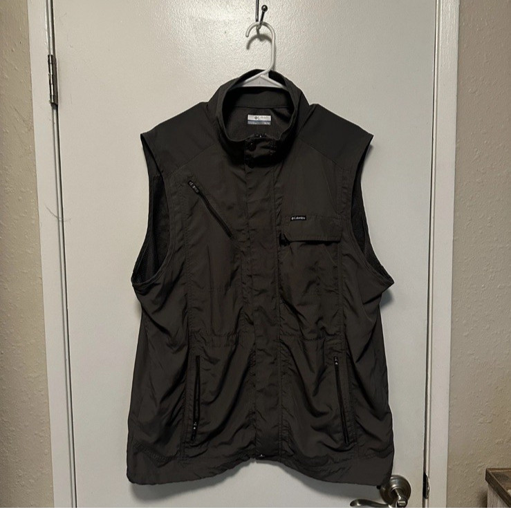 Columbia Vest Mens XL Grey Outdoor Fishing Hiking Utility Pockets Omni Shade