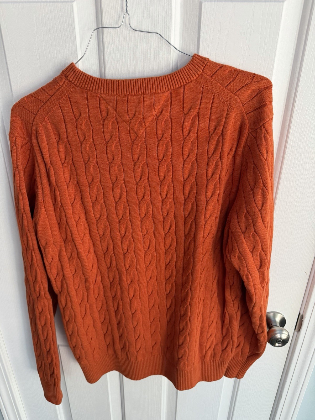 Tommy Hilfiger Sweater Large Burnt Orange Sharp Excellent condition w/ Logo