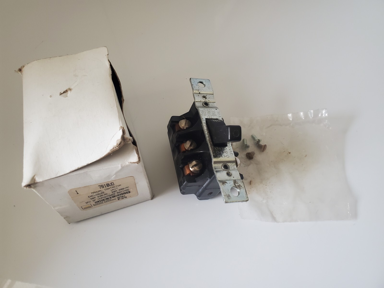 Cooper Industries 7810UD 30A 600VAC 3-Hole Manual Contactor NOS
