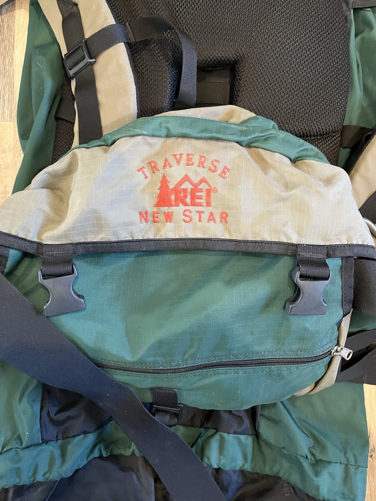 REI INTERNAL FRAME Large Backpack Bag Hiking Camping Black/Green