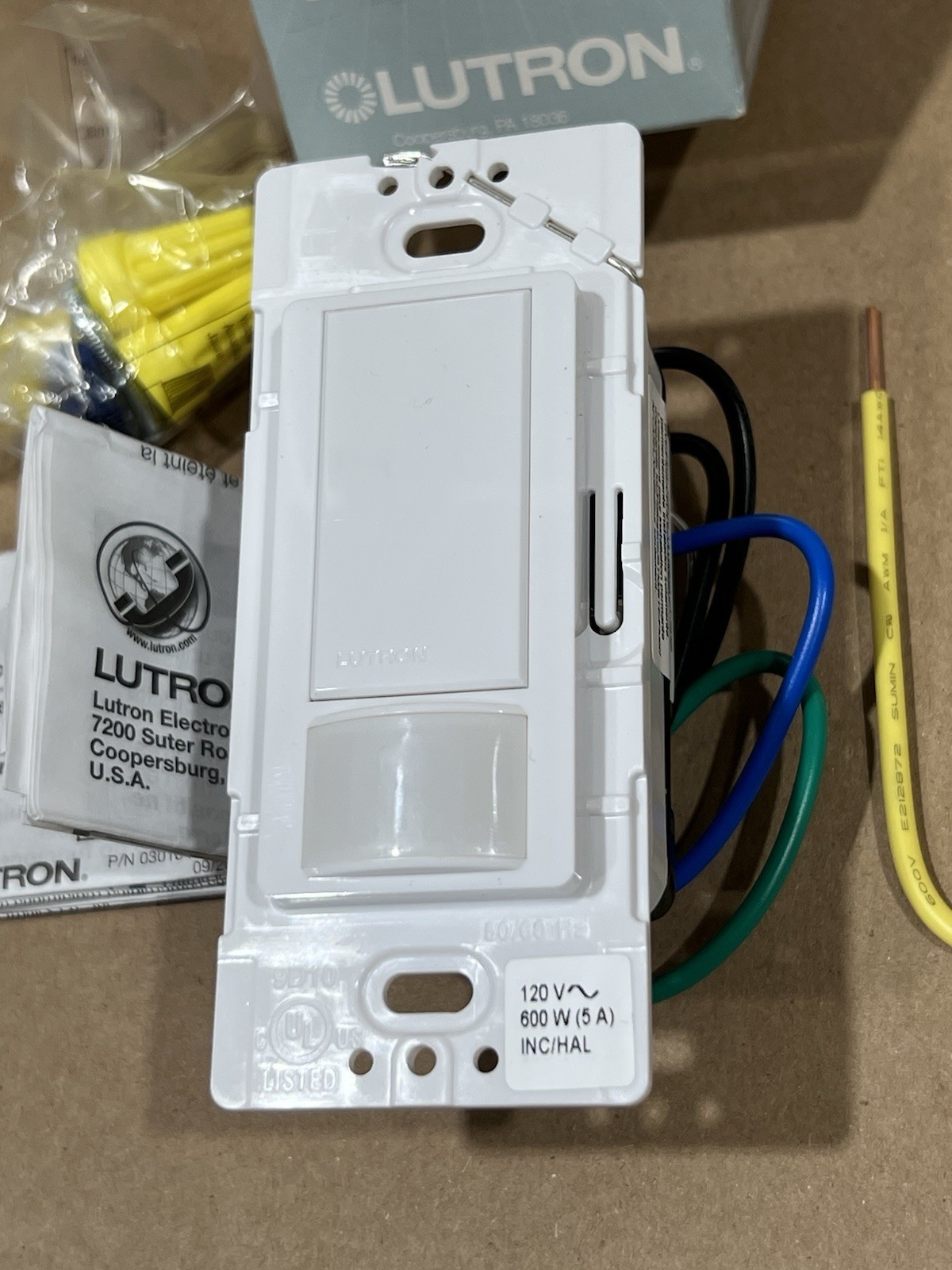 Lutron Maestro MS-OPS5M-WH White Light Switch With Occupancy Sensor Nos