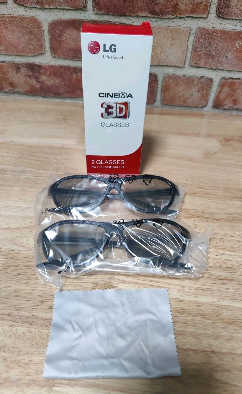 LG Cinema 3D Glasses AG-F310 Bundle 2 Glasses USED
