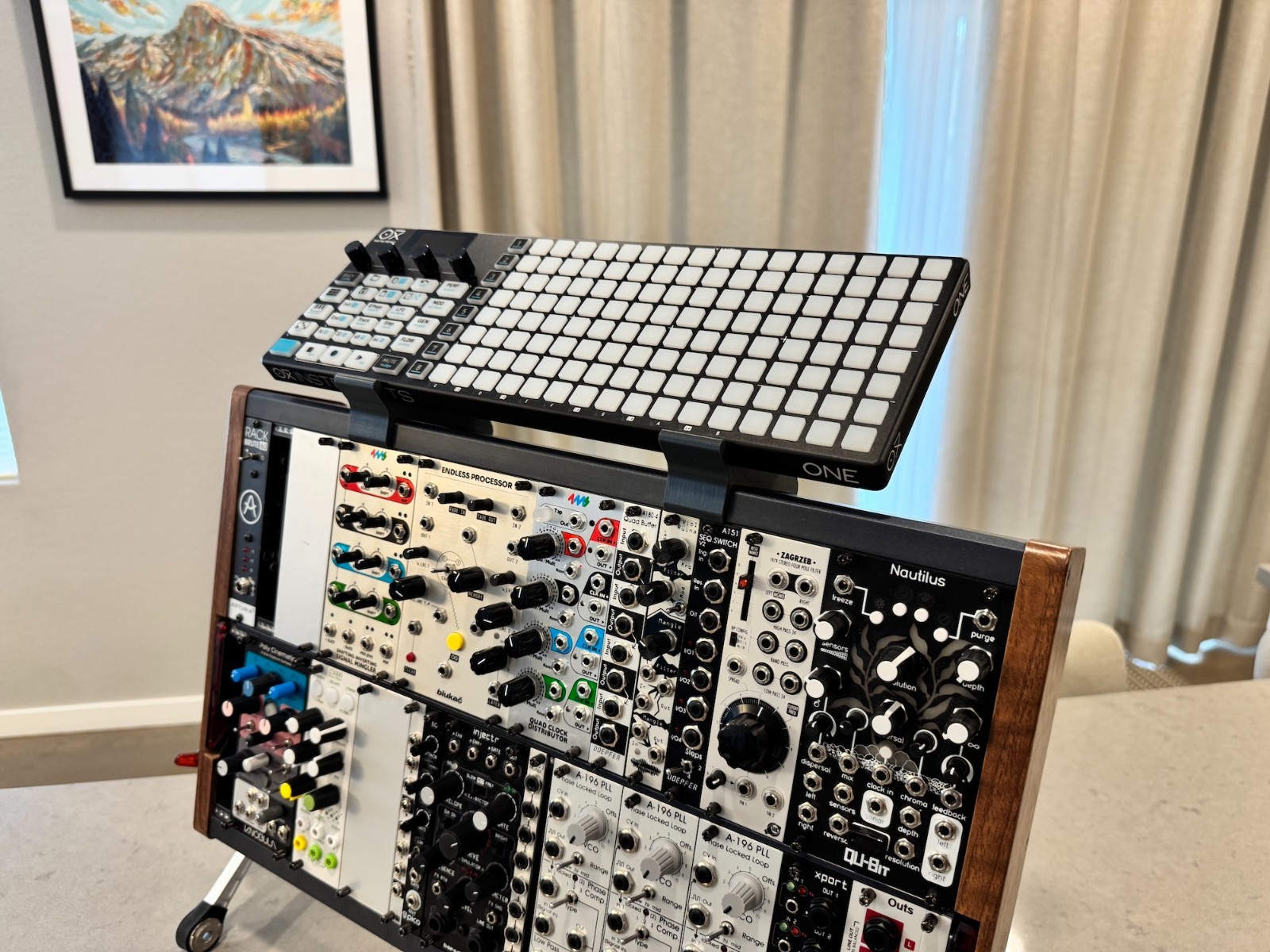 OXI One brackets / stand for Arturia RackBrute 3U / 6U case (fits other gear)