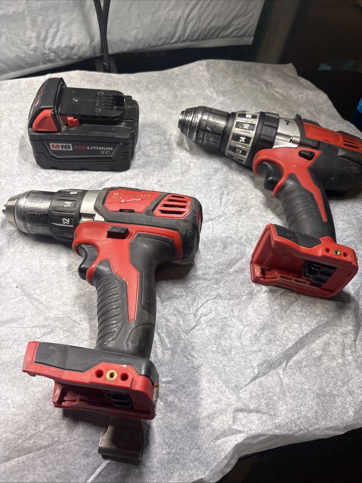 Milwaukee 2602-20 Hammer Drill Driver+ 1/2” Drill 2606-20 +  Battery 48-11-1828