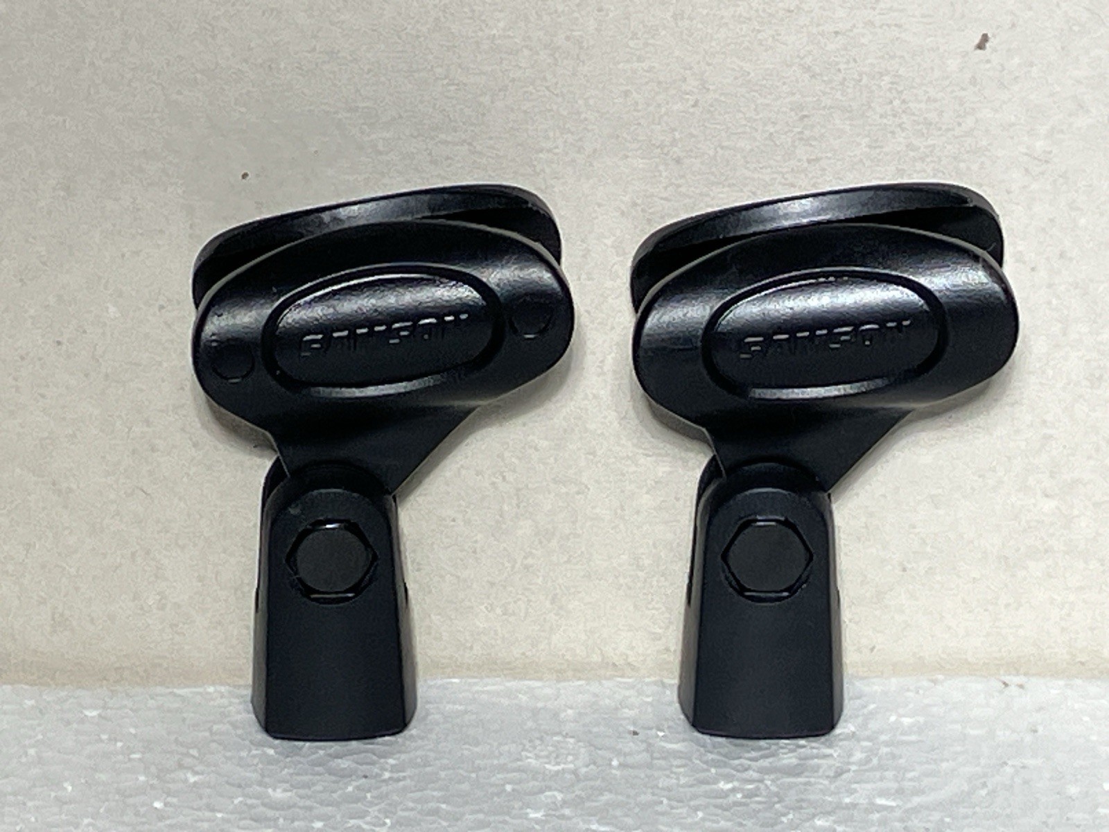 LOT of 2 - Samson Microphone Clips MODEL MC1 - Heavy Duty - Black - Screw Base