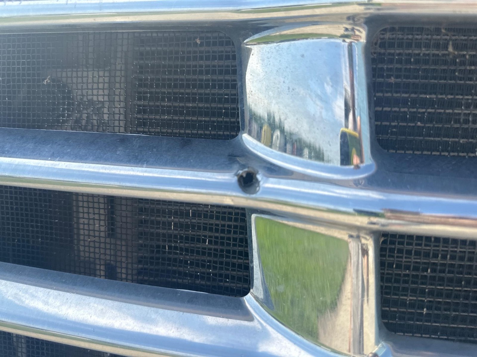 2008-2019 Freightliner CASCADIA Grille - Used