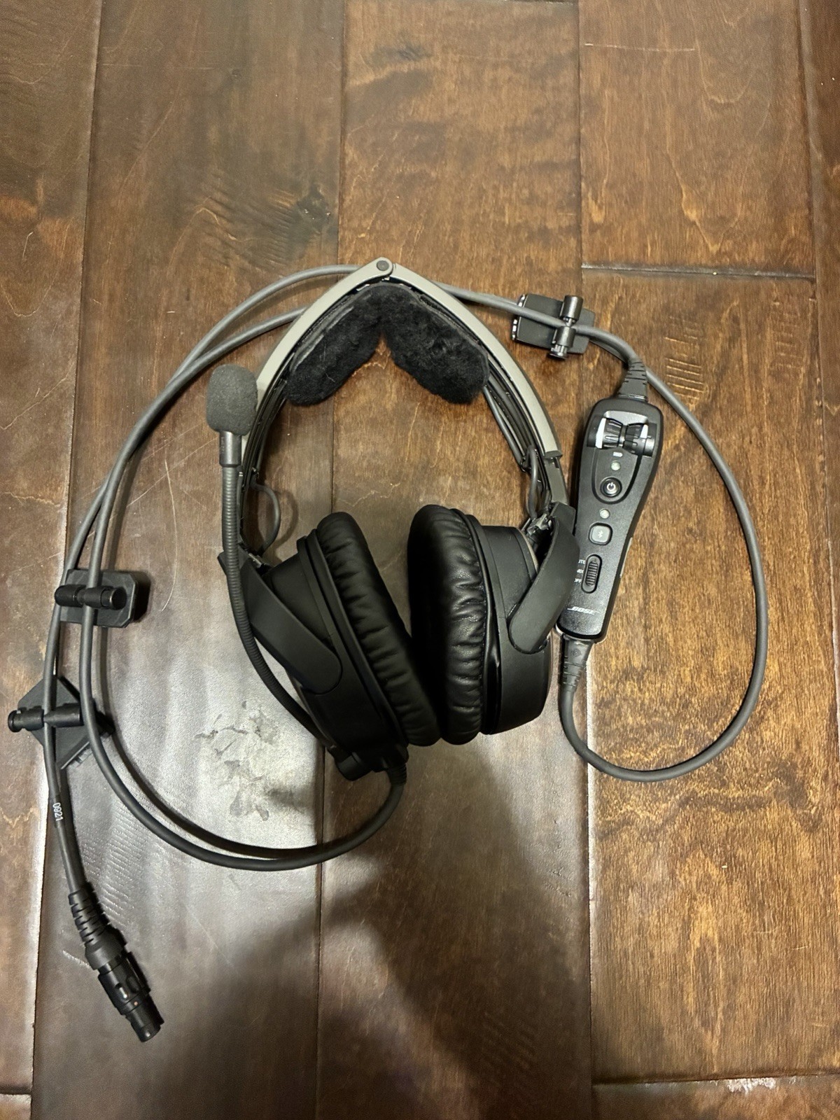 Bose A20 ANR Aviation Headset Single GA Plug With Bluetooth- Very Good Condition