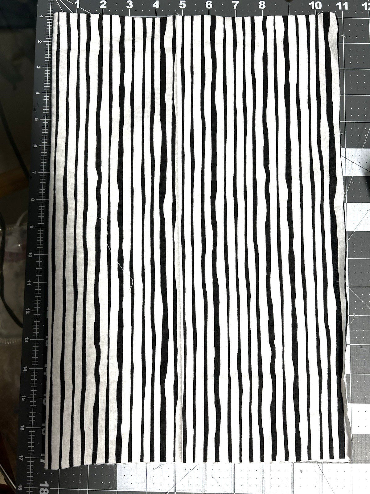 1 Quilt Fabric Thin Wavy Black White Stripe Cotton Craft  10"x 17"
