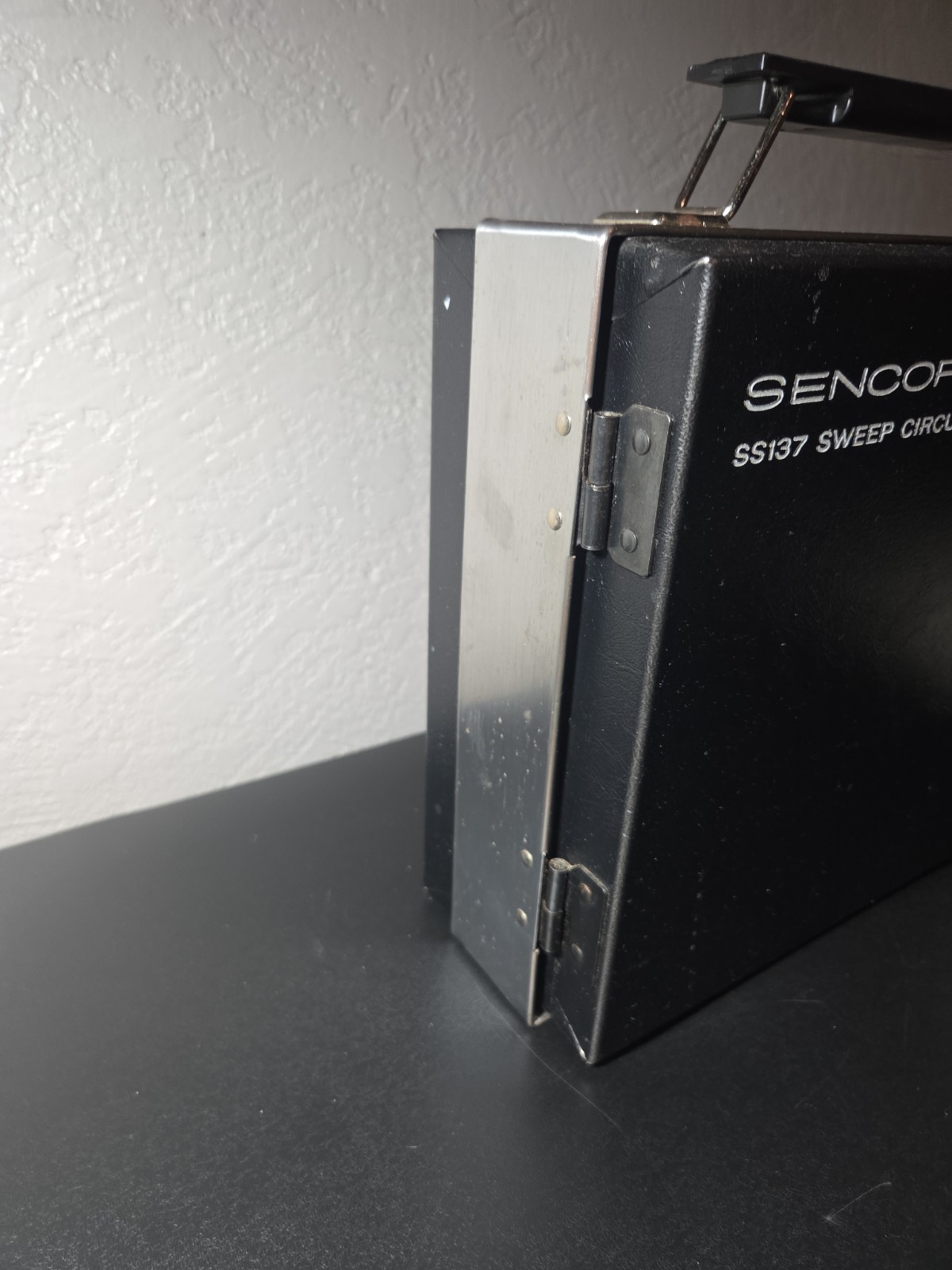 Sencore SS137 Sweep Circuit Analyzer - Power On - Untested