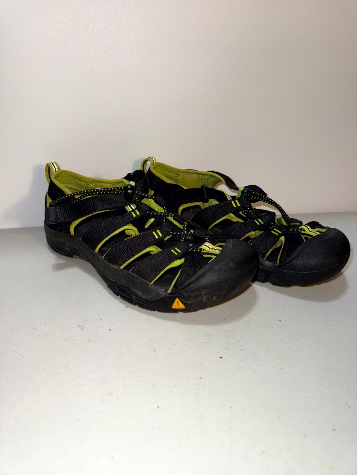 Keen Newport H2 1009965 Mens 5 Fisherman Black Waterproof Toggle Lace Sandals