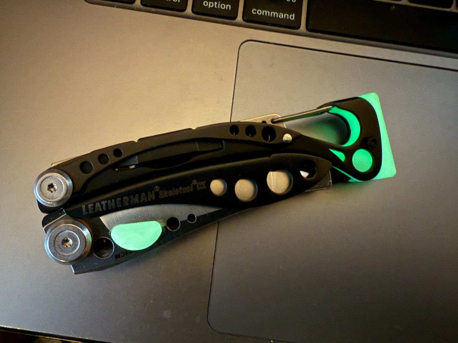 Hammer Head & Thumb Stud Upgrade for Leatherman Skeletool – Glow-in-the-Dark