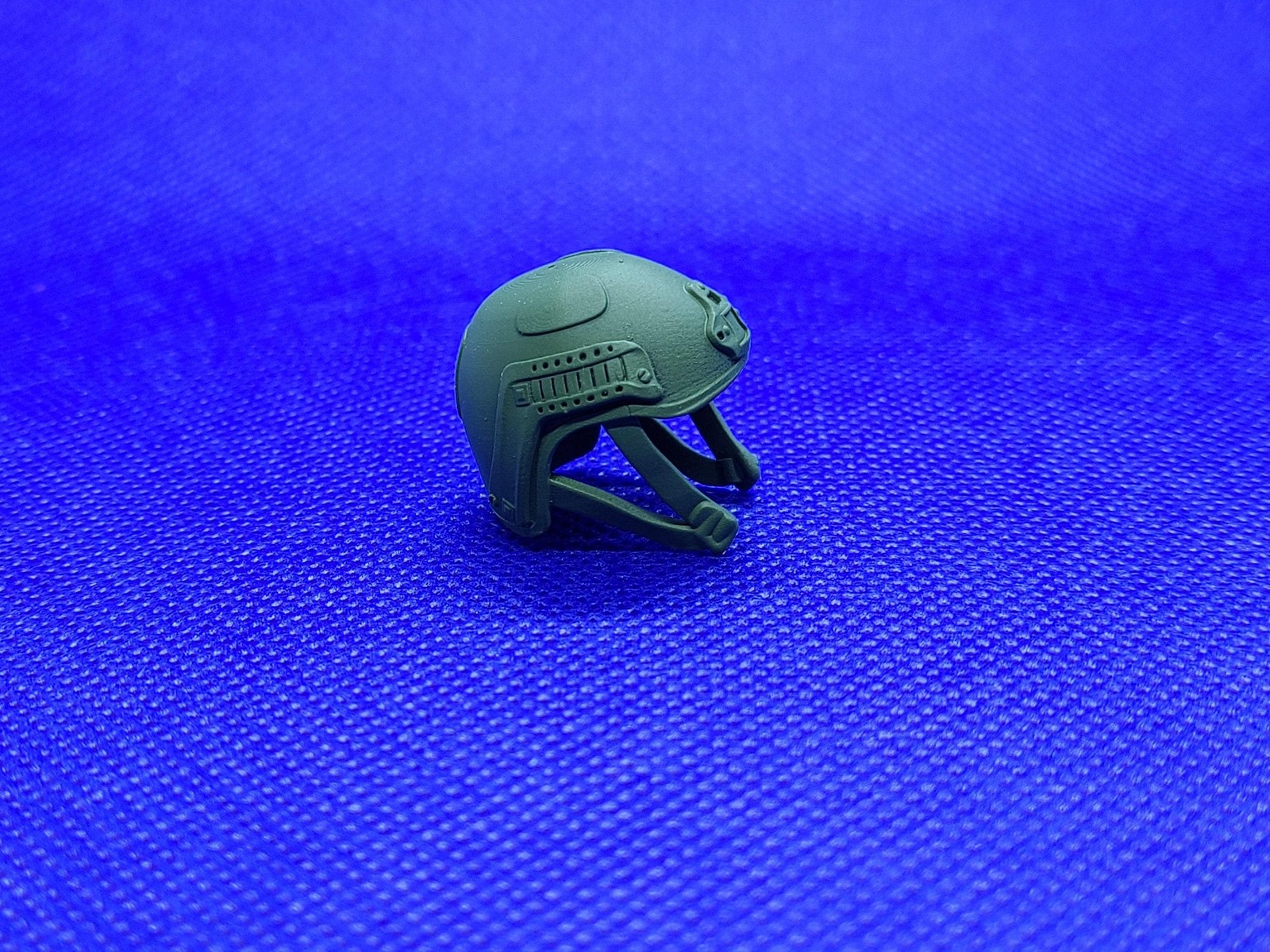 Tactical helmet - 1/12 scale