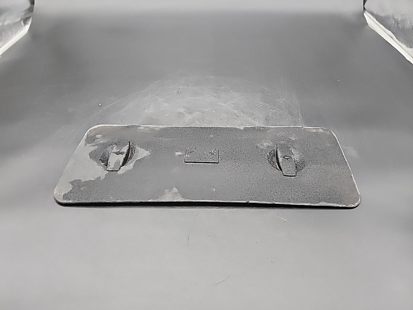 OEM 04-05 Audi S4 Battery Tray Compartment Cover Lid 8E1819422 Used